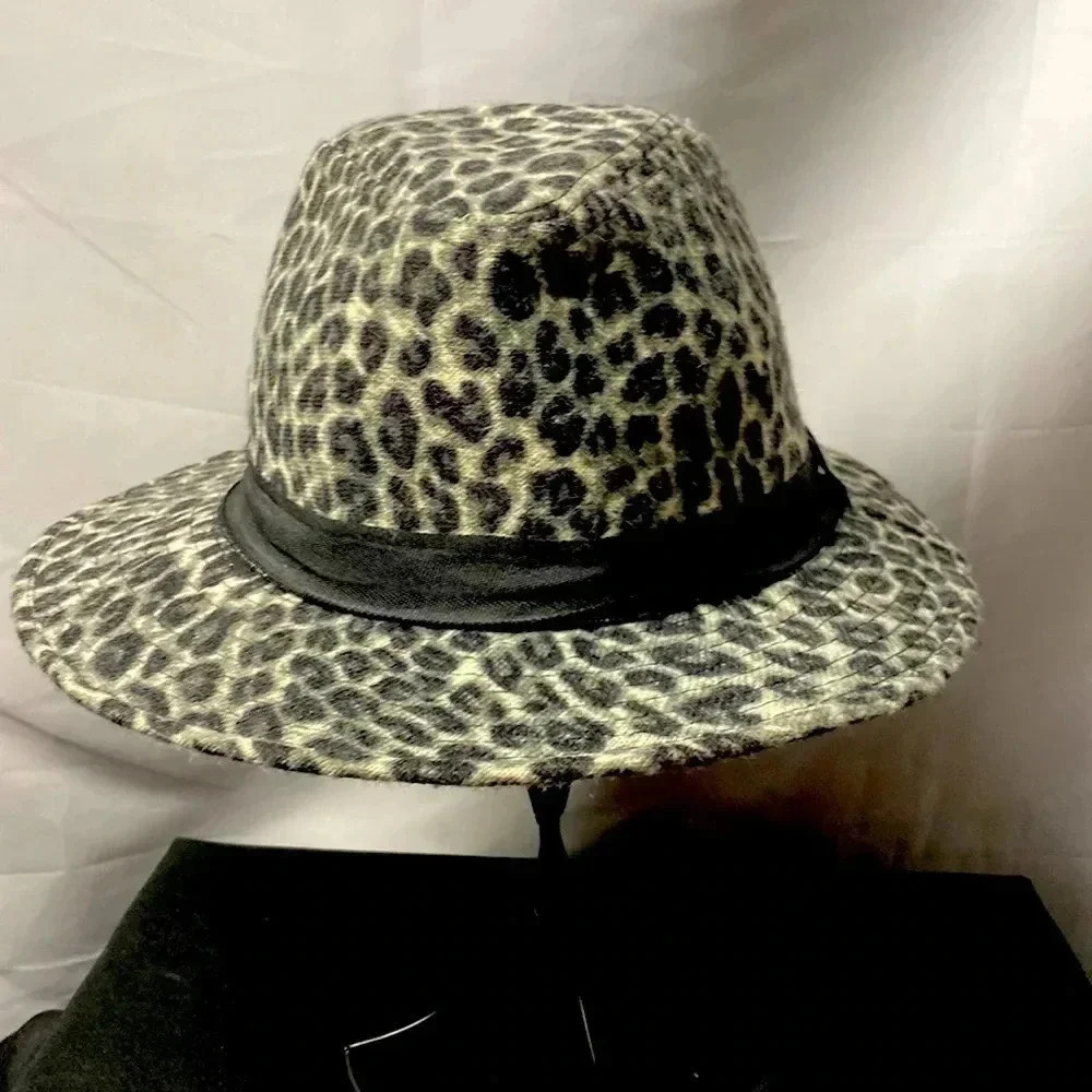 WOMENS WOOL BLEND BLACK AND‎ GRAY ANIMAL PRINT HAT ONE SIZE FITS MOST CLEAN